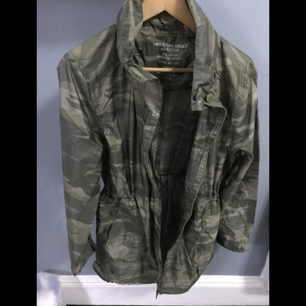 American Eagle Small camo light wind breaker.